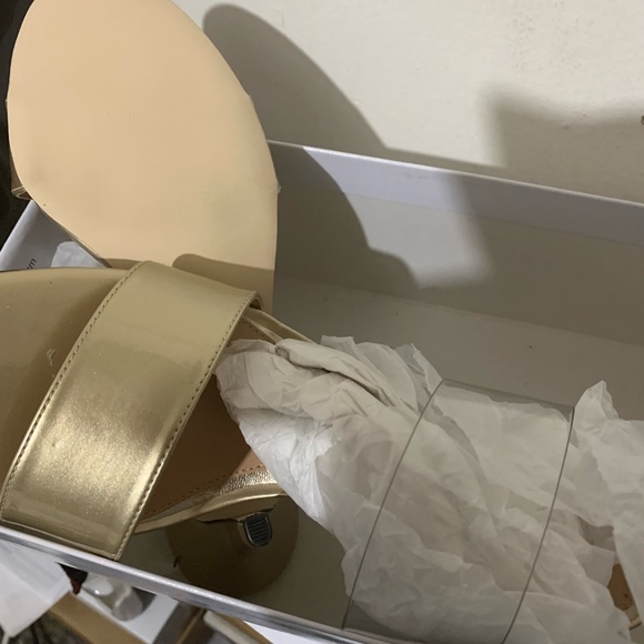 Gold and clear - Picture 2 of 4